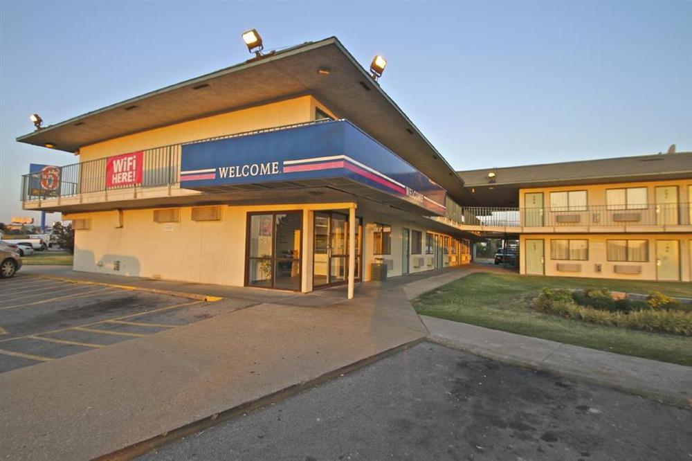 Regency Inn Tulsa Oakhurst Servis gambar